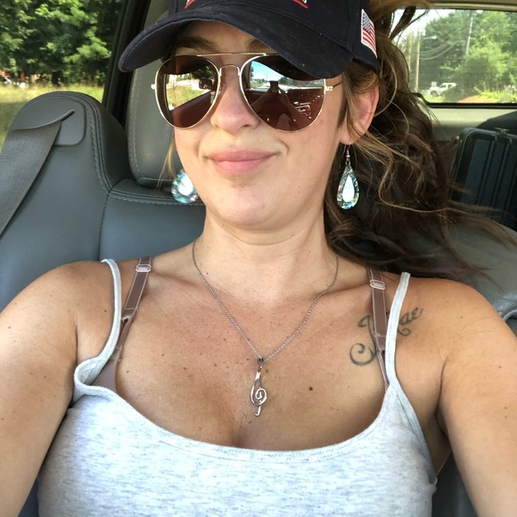 Meet your Posher, Jessica - Picture 1 of 1